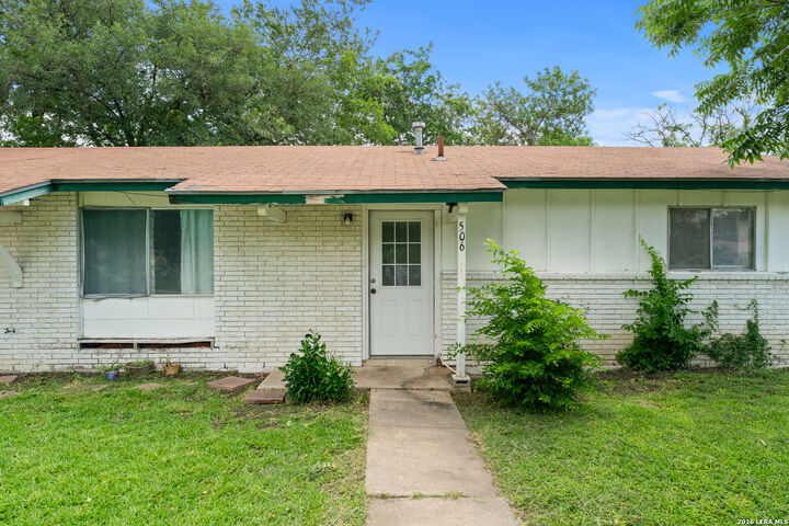 Property Photo:  506 Parkview Dr  TX 78148 