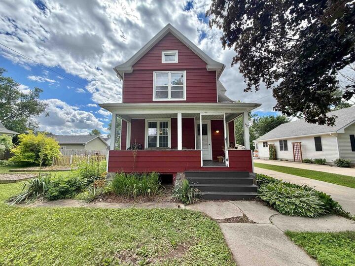 Property Photo: 127 Weber Street WI 53184