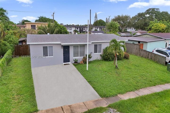 Property Photo:  5701 SW 37th St  FL 33314 