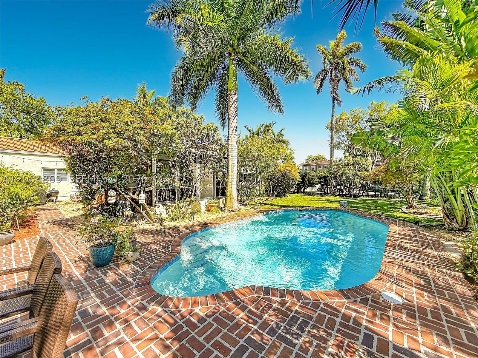 Property Photo: 1029 Harrison St FL 33019