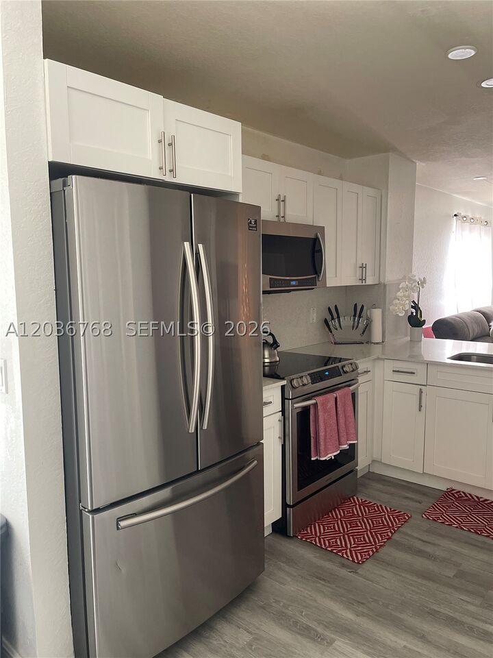 Property Photo: 2432 SW 99th Way FL 33025