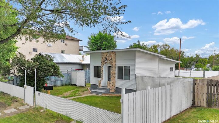 Photo de la propriété:  117 U Avenue S  SK S7M 3B9 