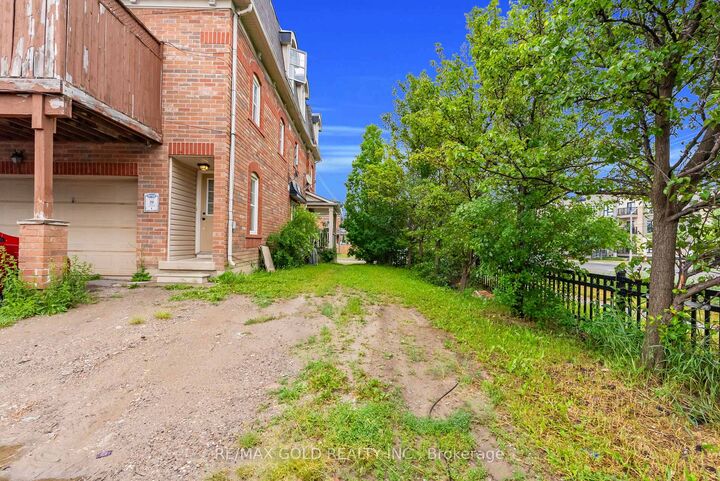 Property Photo: 4 Ecopark Gate ON M1B 6G8