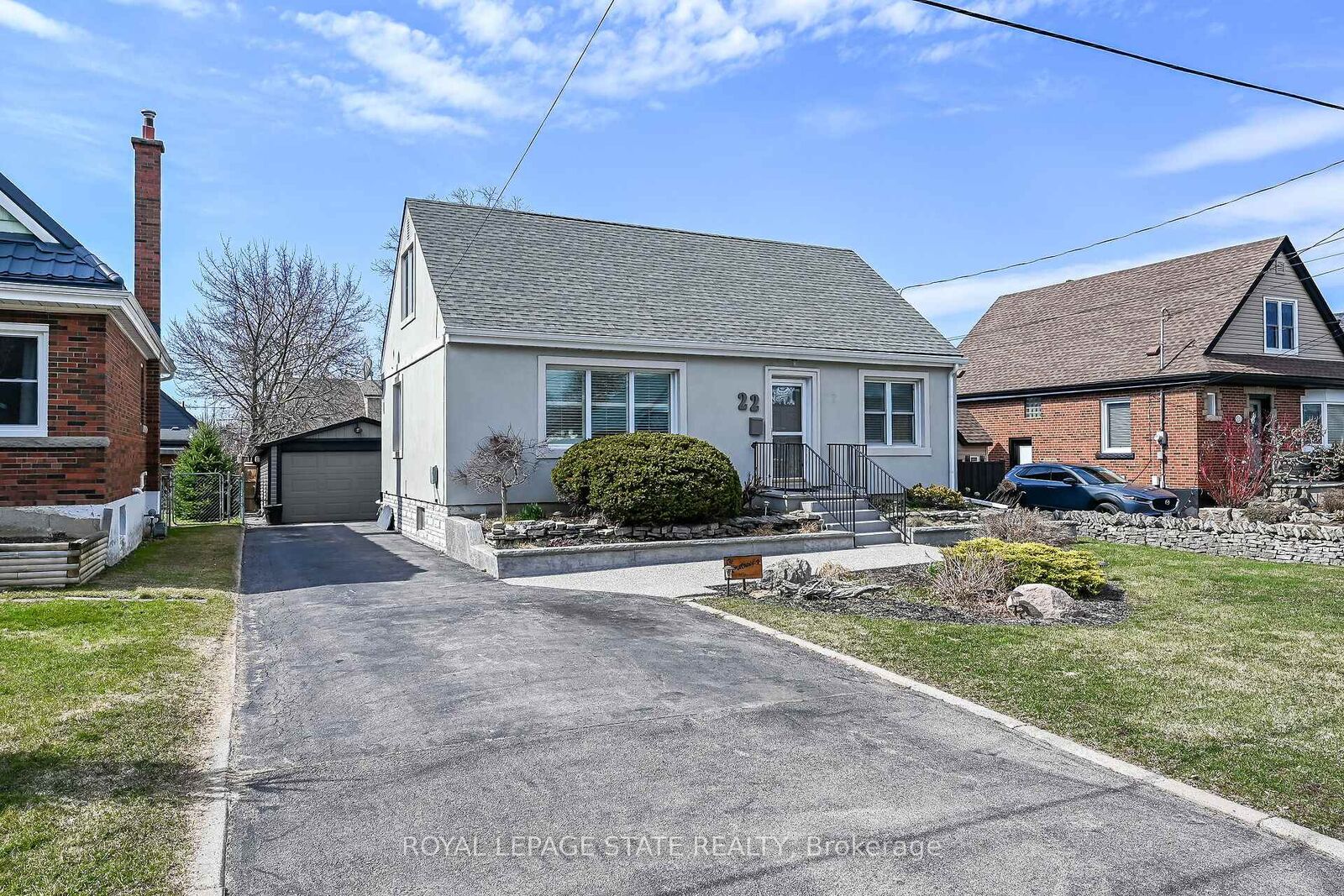Property Photo:  22 Marion Place  ON L8G 1R7 