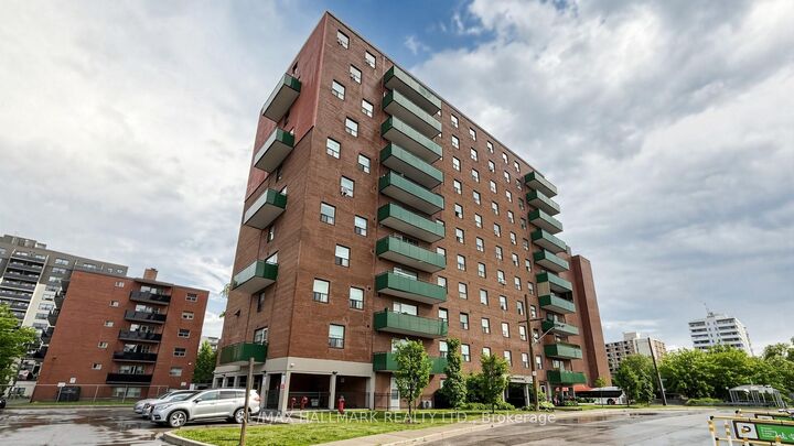 49 Queen Street E 402 — photo 1