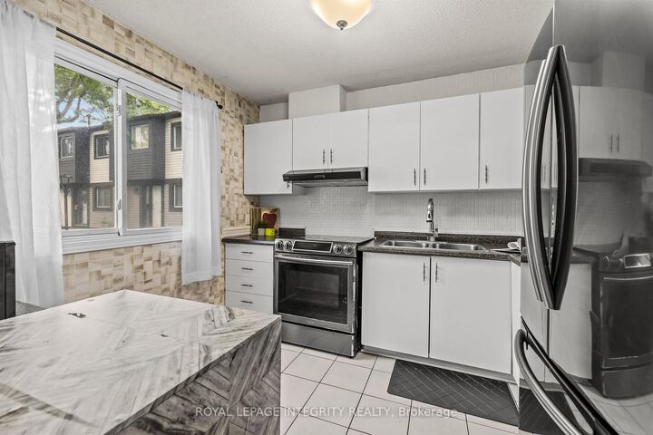 Property Photo: 3565 Aladdin Lane ON K1T 1E1