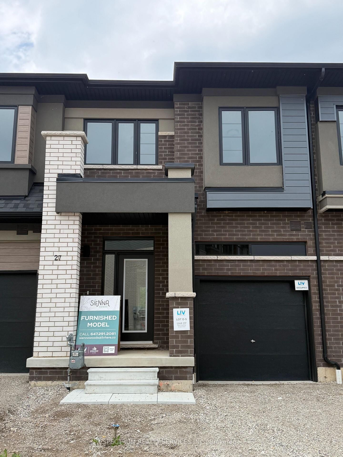 Property Photo:  660 Colborne Street W 27  ON N3T 0Y7 
