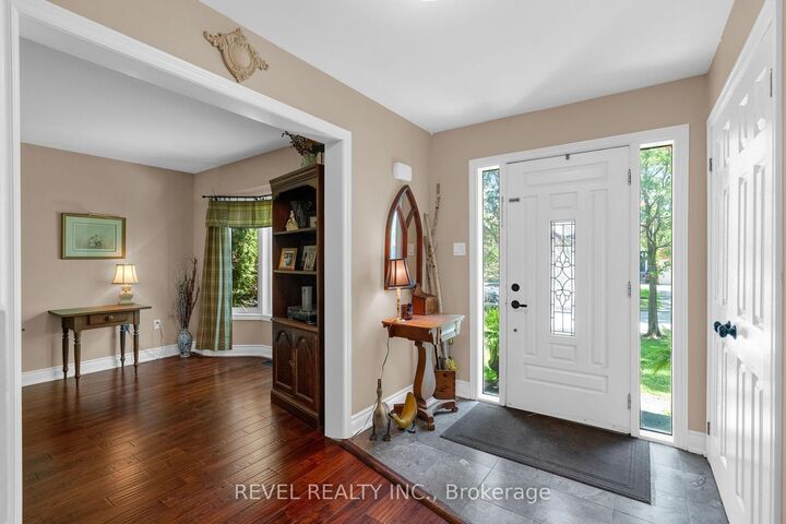 Property Photo:  33 Falling Brook Drive  ON L4N 7E9 