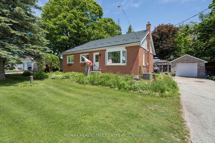 Property Photo:  871 Penetanguishene Road  ON L4M 4Y8 
