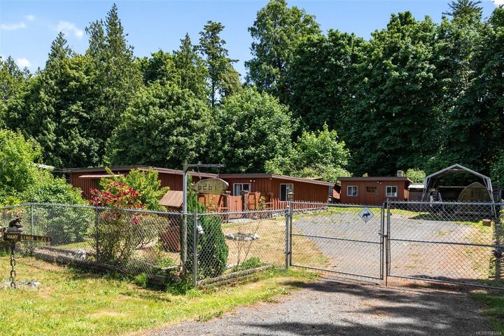Property Photo: 6261 Derbend Rd BC V9Z 0X4