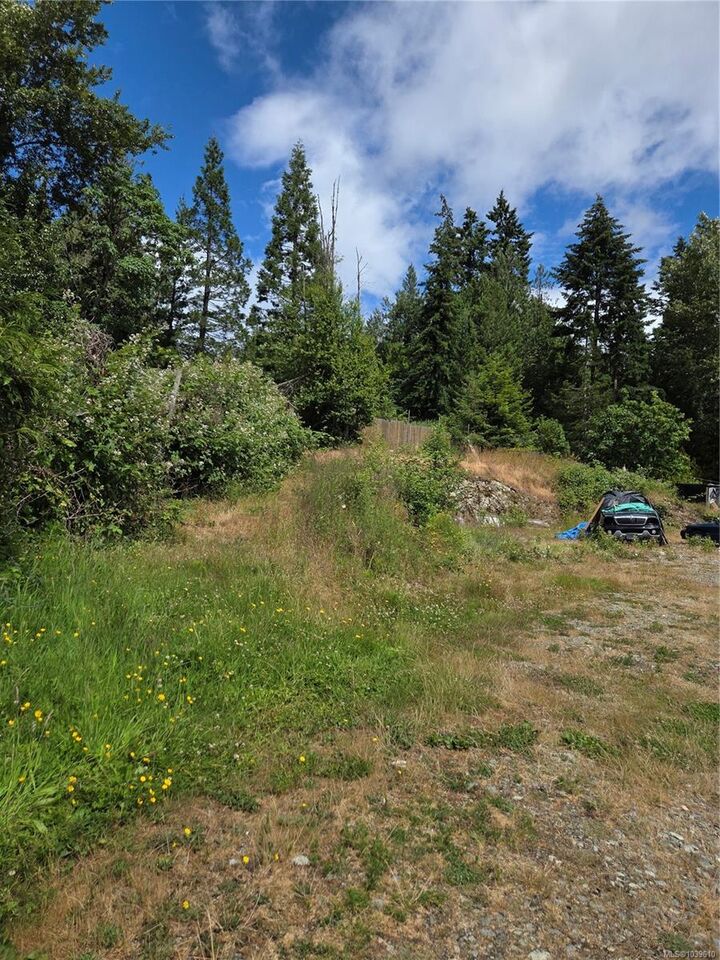 1824 Swartz Bay Rd — photo 1