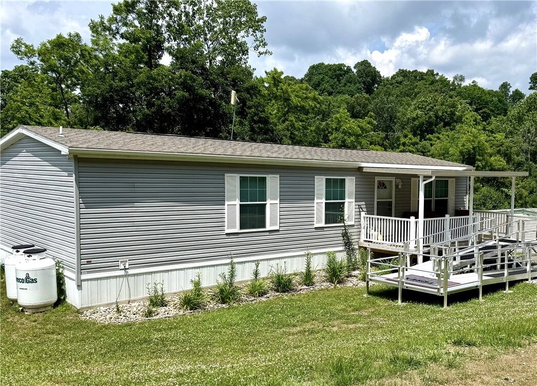 Property Photo: 129 Trinidad St PA 16002