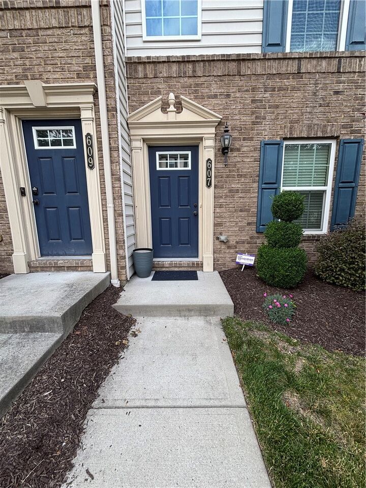 Property Photo: 607 Shelley Ln PA 15090