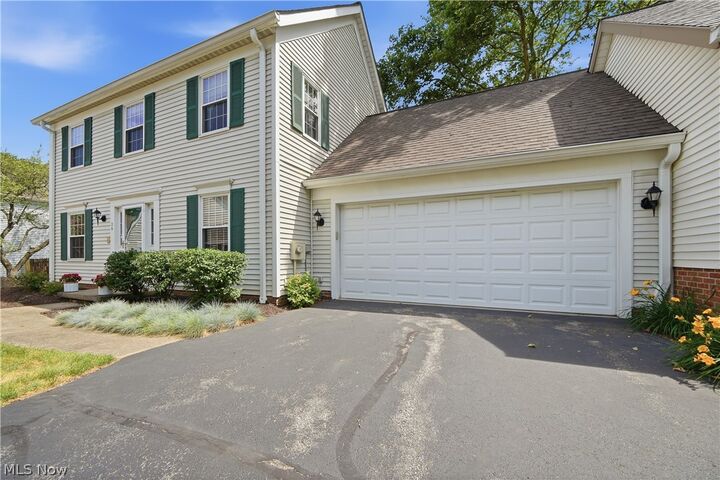 Property Photo: 26 Hudson Common Drive OH 44236