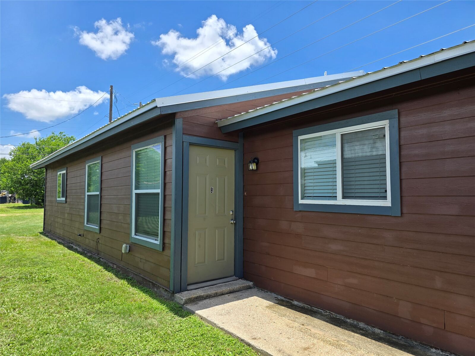 Property Photo: 502 Sturgis Street B TX 76574