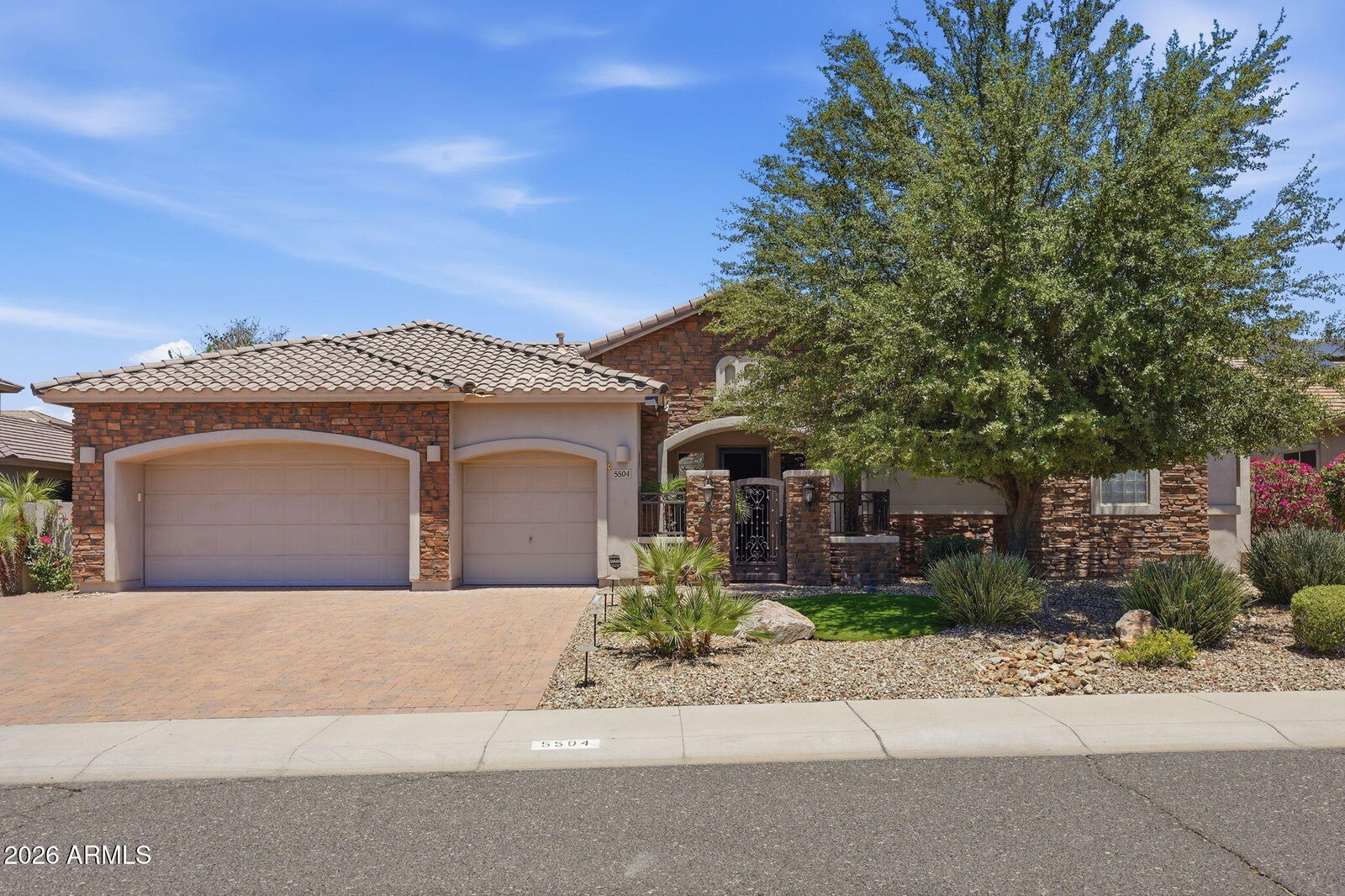 Property Photo:  5504 W Straight Arrow Lane  AZ 85083 