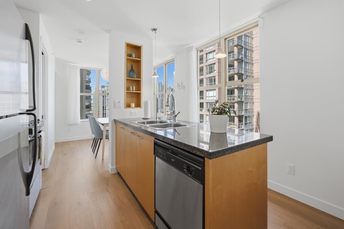 Property Photo: 969 Richards Street 1402 BC V6B 1A8
