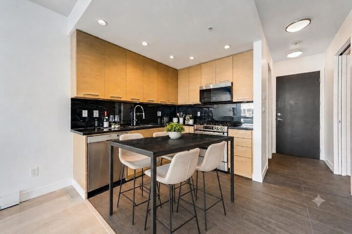 Property Photo: 2528 Maple Street 308 BC V6J 0B5