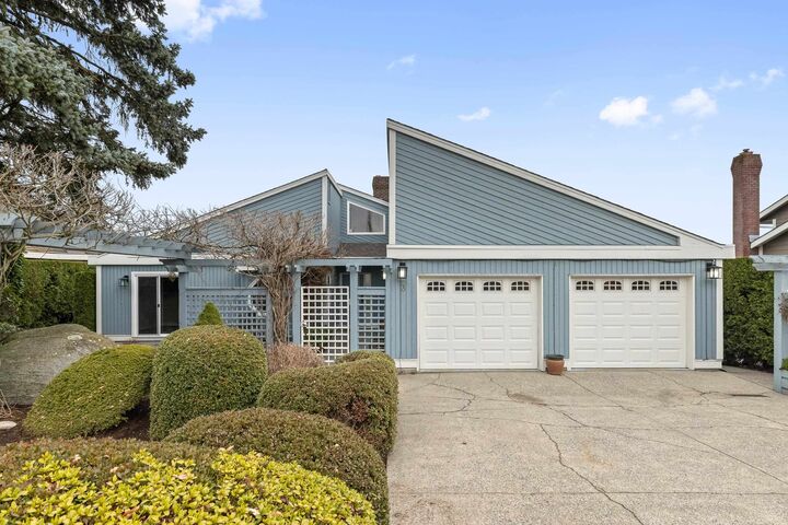 Property Photo: 3755 Clearbrook Road 3 BC V2T 5A8