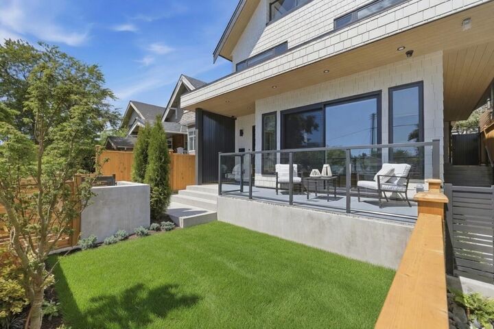Property Photo: 625 E 24th Avenue 1 BC V5V 2A3