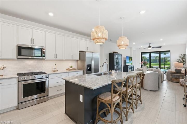 Property Photo:  1940 Sierra Ct  FL 34120 