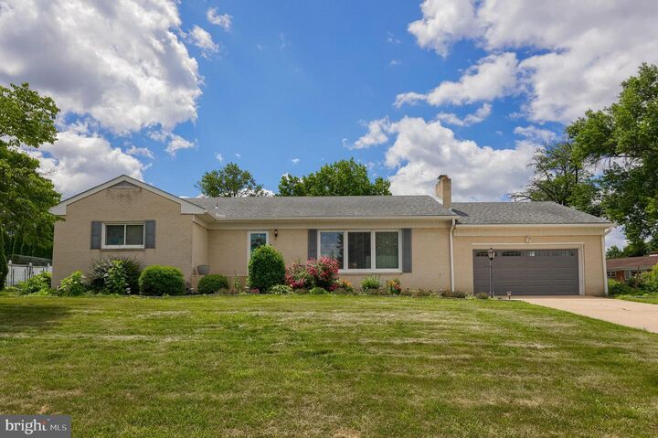 Property Photo:  100 N Lynbrook Drive N  PA 17402 