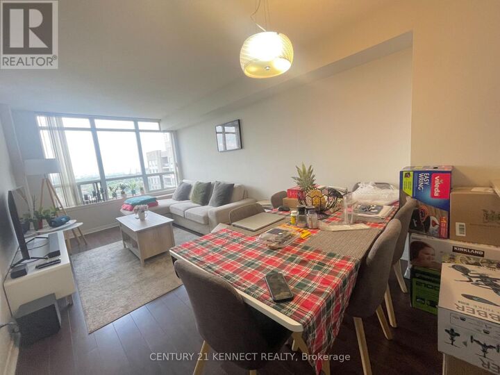 Property Photo:  8 Hillcrest Avenue 1810  ON M2N 6Y6 