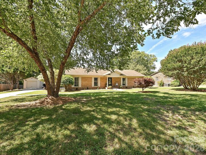 Property Photo: 218 Sturbridge Drive NC 28214