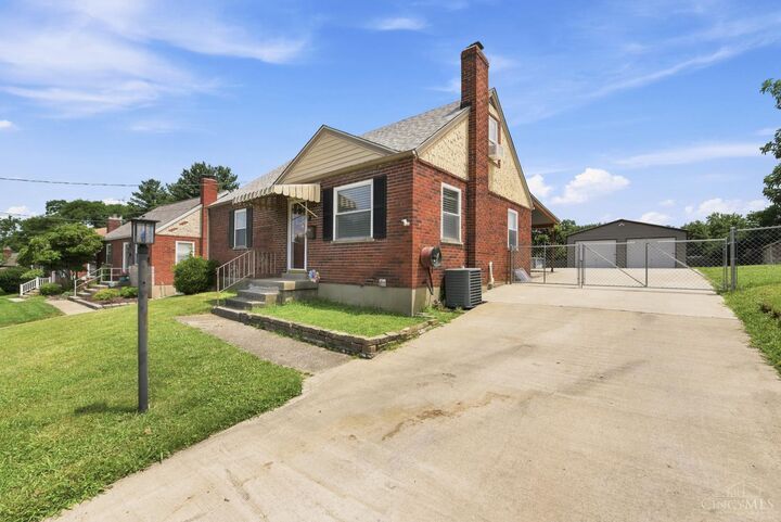 Property Photo: 8546 Darnell Avenue OH 45236