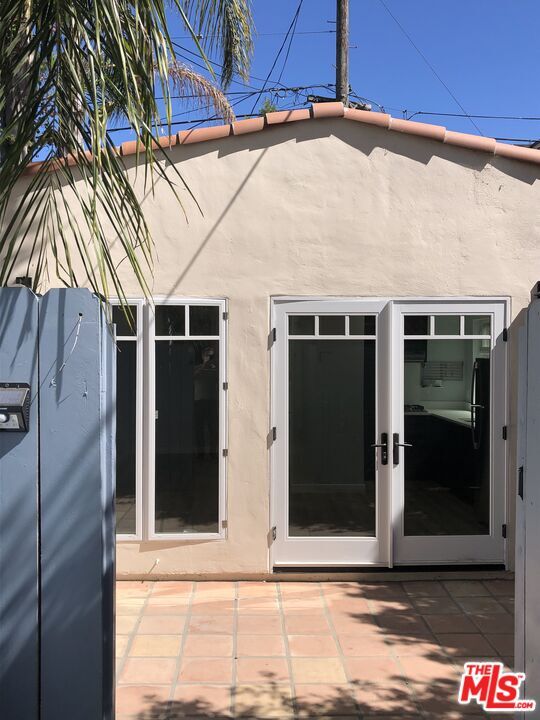 Property Photo: 10394 Keswick Ave CA 90064