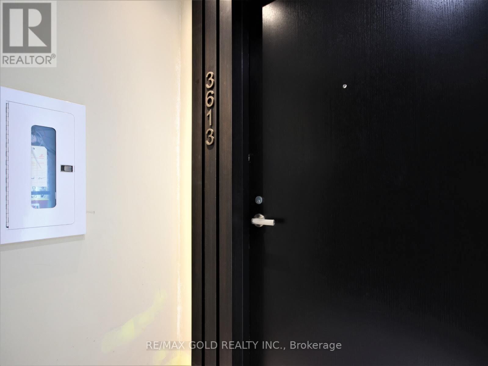 Property Photo: 501 Yonge Street 3613 ON M4Y 1Y4