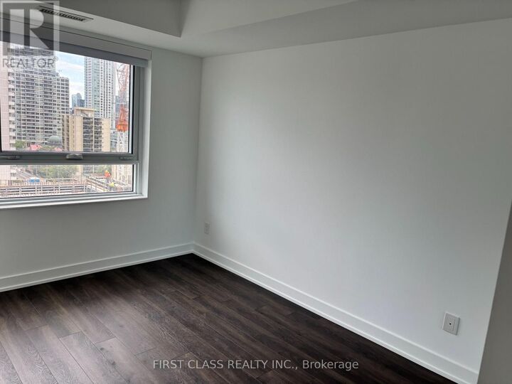 Property Photo:  609 Sherbourne Street 2102  ON M4X 0A4 