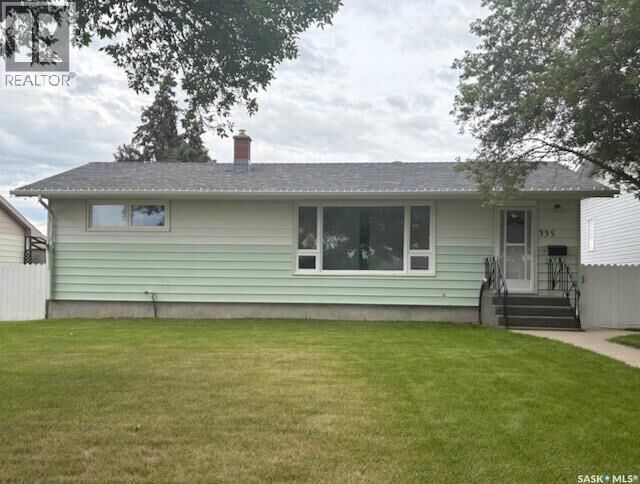 Property Photo:  335 Central Avenue S  SK S9H 3G4 