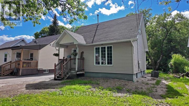 Property Photo:  385 Cedar Street North  ON P4N 6K1 