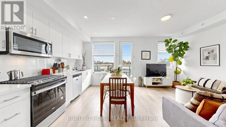 Property Photo:  1459 O'Connor Drive Th 2  ON M4B 2V5 