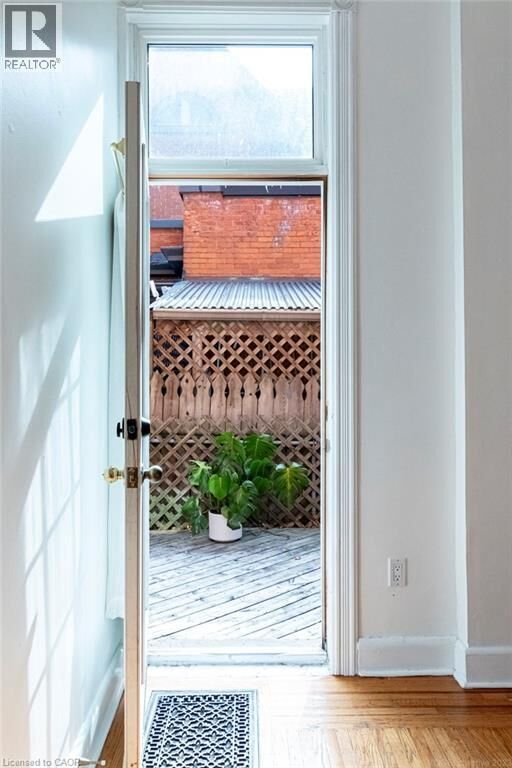 Photo de la propriété: 270 Queen Street South ON L8P 3T3