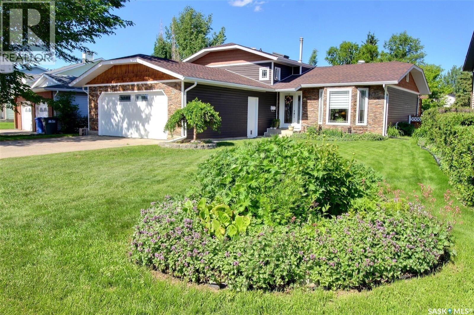 Property Photo:  10 Pereverzoff Place  SK S6X 1A5 