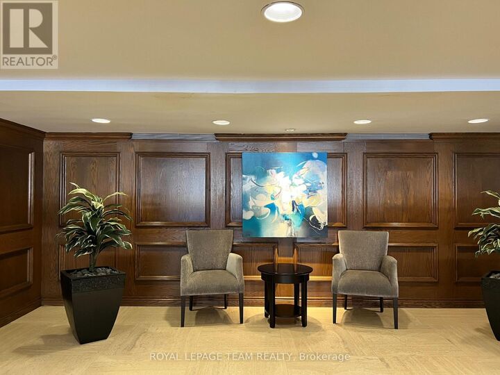 Property Photo:  530 Laurier Avenue 2007  ON K1R 7T1 