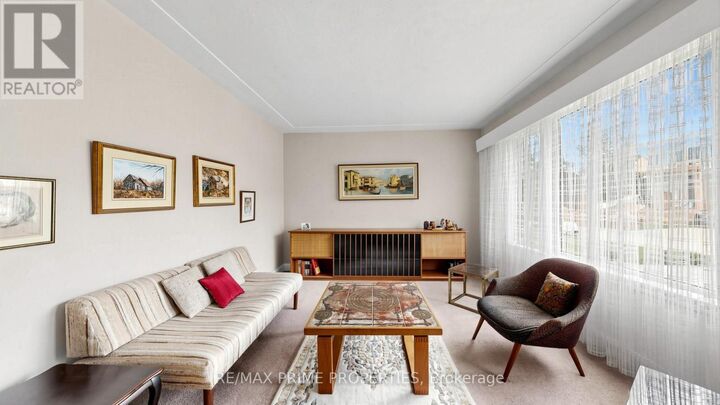 Property Photo: 33 Irvington Crescent ON M2N 2Z2