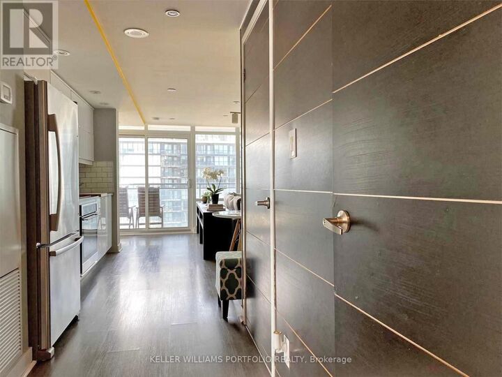 Property Photo:  4K Spadina Avenue 1618  ON M5V 3Y9 