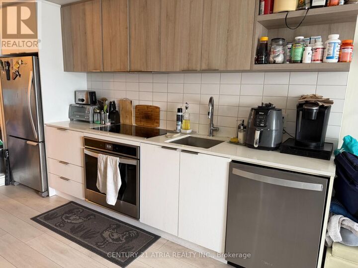 Property Photo:  6 Sonic Way 2901  ON M3C 0P1 