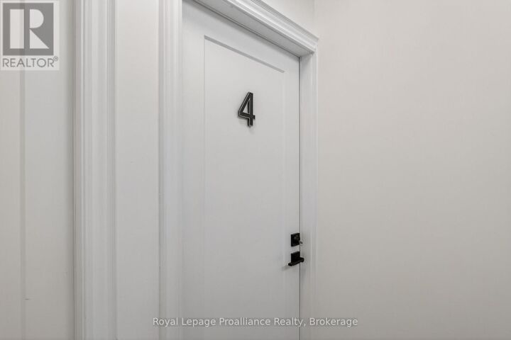 Property Photo:  171 Hazlitt Street #4  ON K9H 1L8 