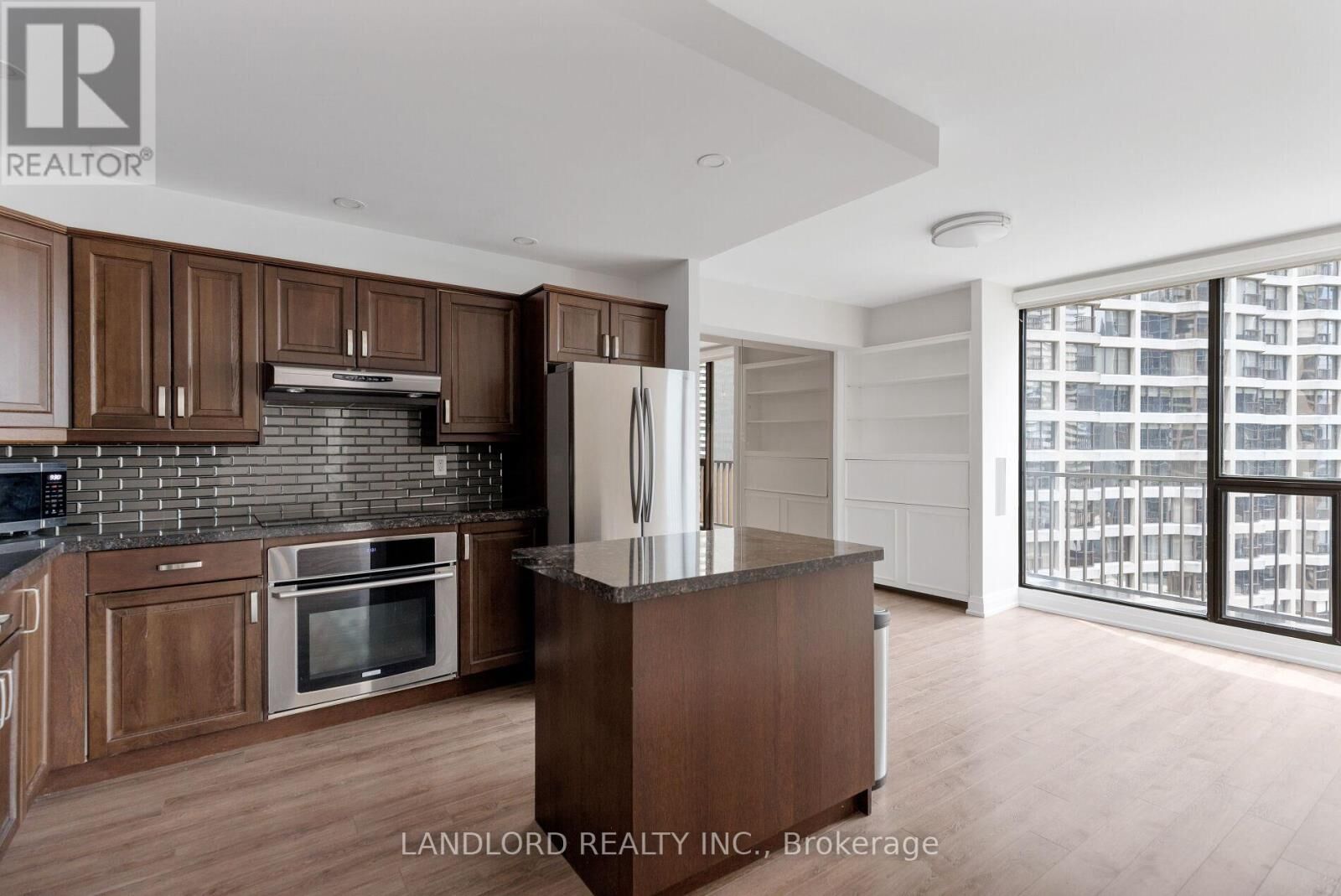 Property Photo:  33 Harbour Square 2208  ON M5J 2G2 