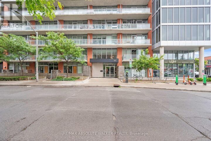 Property Photo: 360 McLeod Street 717 ON K2P 1A4