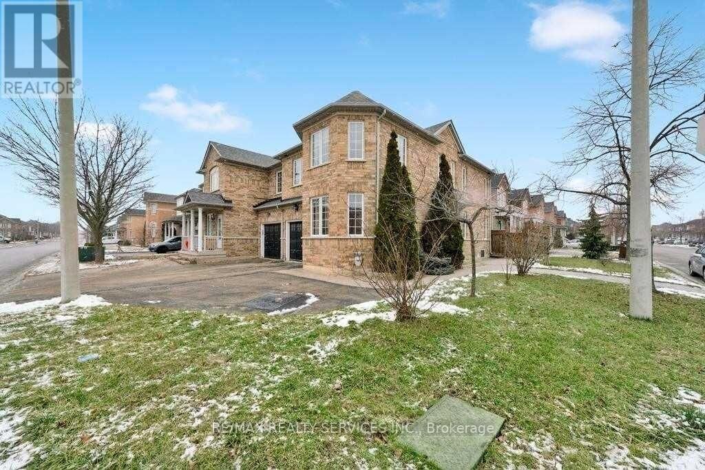 Property Photo:  93 Bologna Road Lower  ON L4H 2M8 