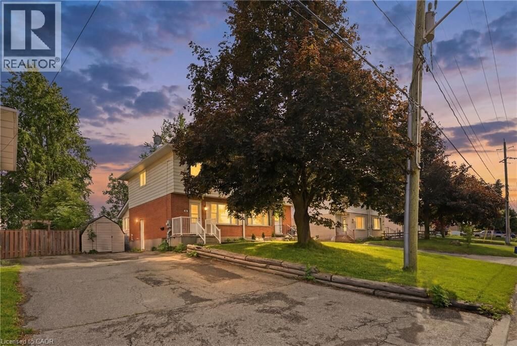 Property Photo:  83 Oriole Parkway West  ON N3B 1C2 