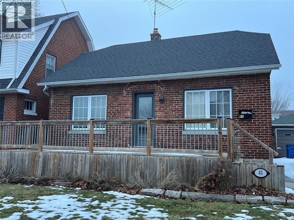 Property Photo:  41 Alexandra Southwest Front  ON N7M 1X9 