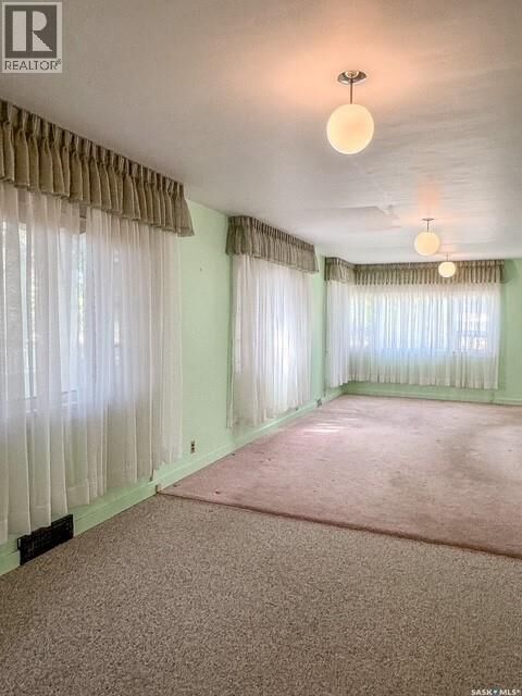 Property Photo: 221 4th Avenue NE SK S9H 2J4