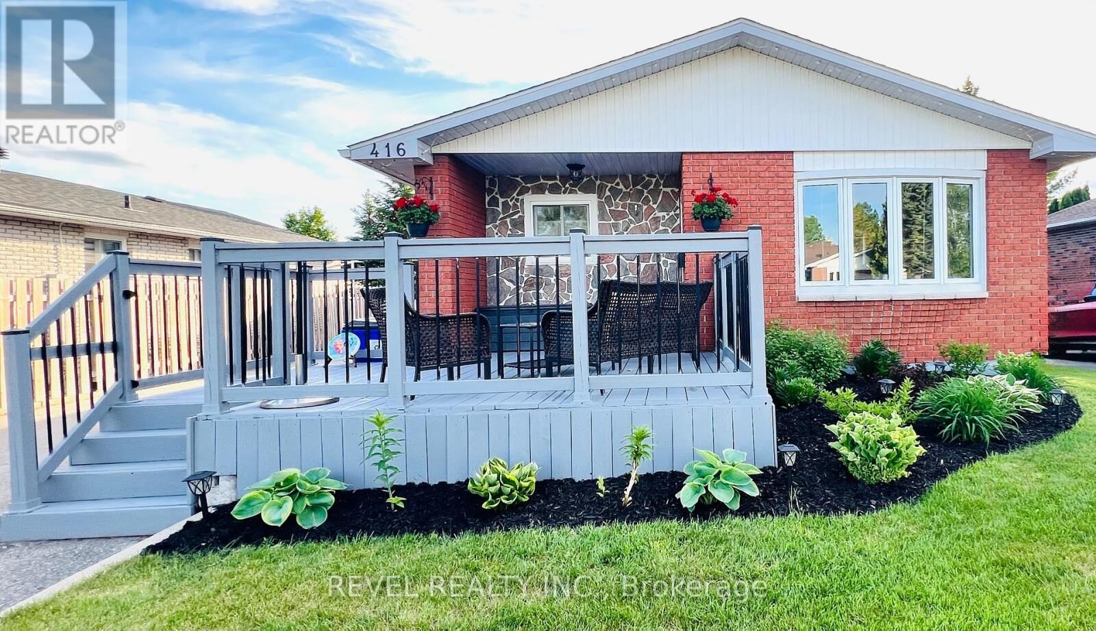 Property Photo:  416 Frontenac Crescent  ON P4N 7K9 