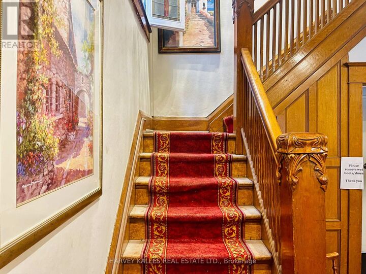 Property Photo:  218 Heath Street West 2nd Floor  ON M5P 1N7 